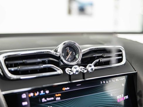 Used 2022 Bentley Bentayga image 27