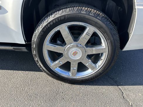 Used 2012 Cadillac Escalade Luxury image 8