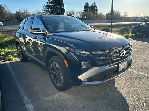 Certified 2025 Hyundai Tucson SEL image 2
