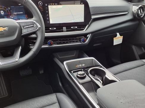 New 2026 Chevrolet Equinox LT w/ Convenience Package II FWD image 5