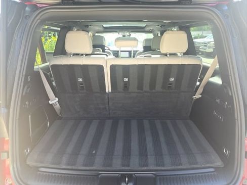Certified 2025 Jeep Wagoneer Series III w/ Premium Group I AWD/4WD image 31