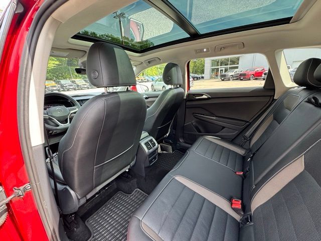 Certified 2022 Volkswagen Taos SEL w/ Panoramic Sunroof Package AWD/4WD image 10