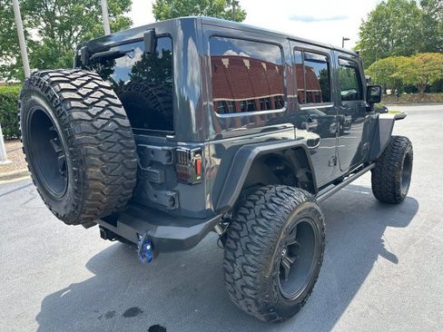 Used 2018 Jeep Wrangler Unlimited Sahara AWD/4WD image 2