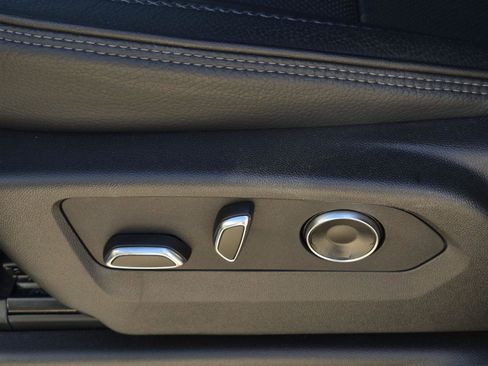 Used 2025 GMC Yukon XL Denali w/ Denali Reserve Package image 32