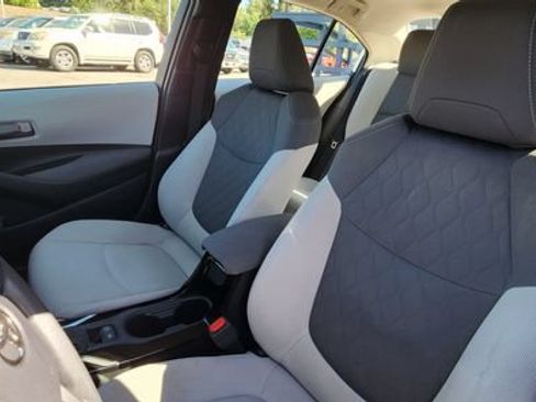 Used 2022 Toyota Corolla LE FWD image 6