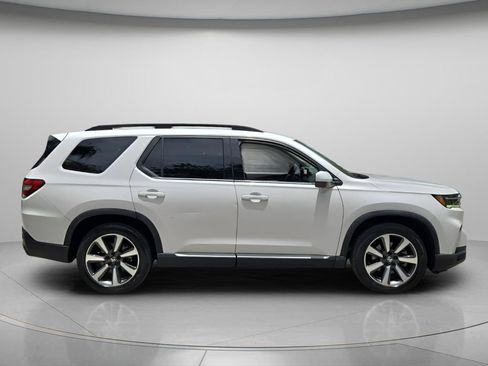 Used 2023 Honda Pilot Elite image 8