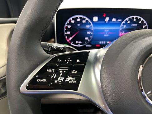 Used 2025 Mercedes-Benz GLC 300 4MATIC image 17