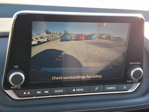 Used 2024 Nissan Rogue SV image 18