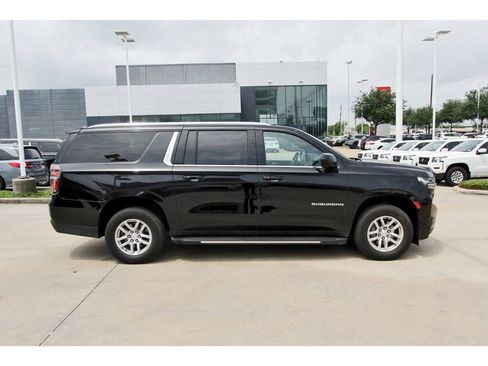 Used 2024 Chevrolet Suburban LT AWD/4WD image 7