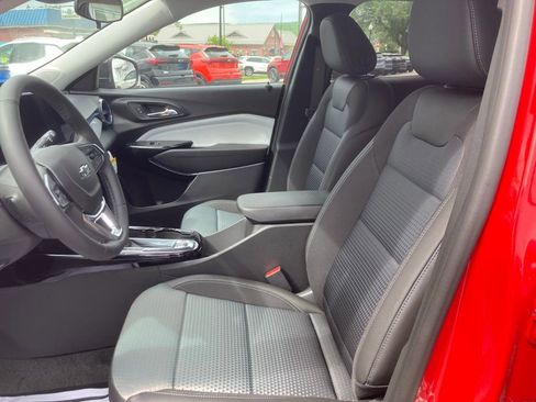 New 2026 Chevrolet Trax LT w/ Midnight Edition FWD image 9