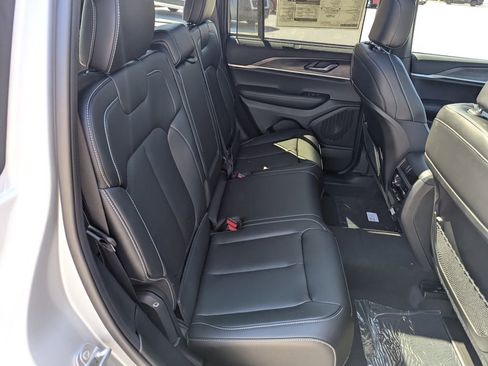 New 2025 Jeep Grand Cherokee Limited w/ Luxury Tech Group II AWD/4WD image 36