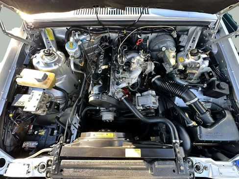 Used 1993 Volvo 940 Wagon 4D image 31