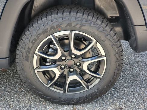 New 2026 Jeep Compass Trailhawk w/ Trailer Tow Group AWD/4WD image 28