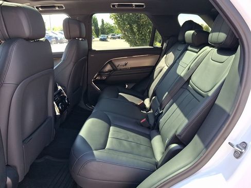 Used 2025 Land Rover Range Rover Sport SE AWD/4WD image 10
