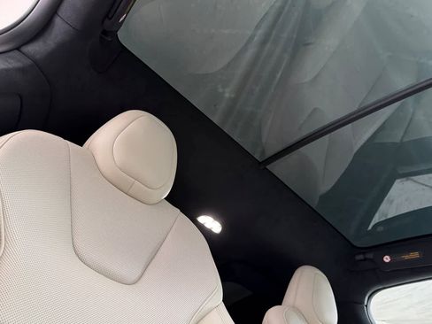 Used 2024 Tesla Model X image 17