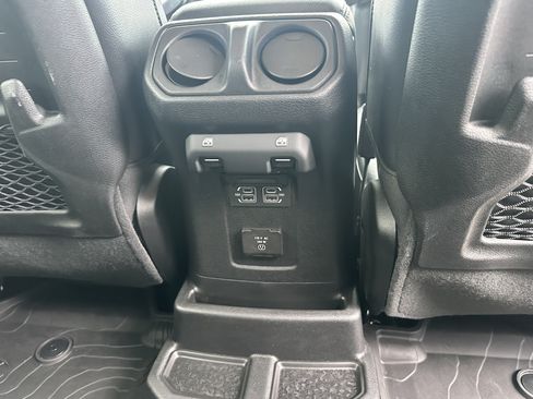 Used 2023 Jeep Wrangler Unlimited Rubicon w/ Cold Weather Group AWD/4WD image 33