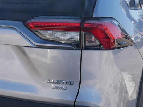 Used 2019 Toyota RAV4 Limited image 17