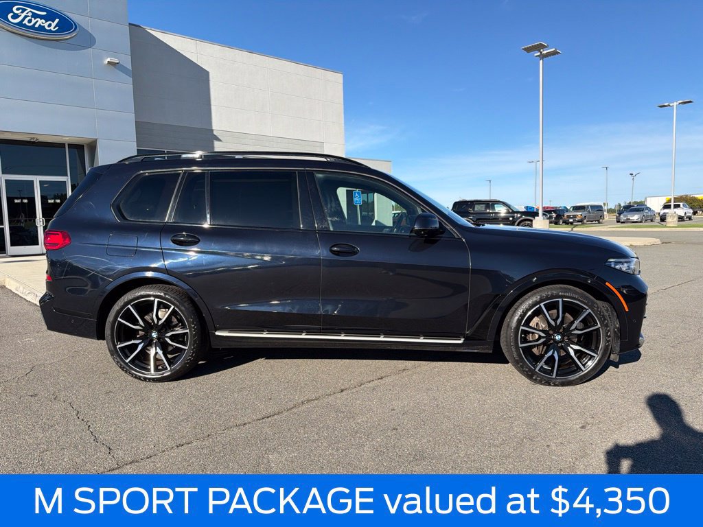 Used 2022 BMW X7 xDrive40i w/ M Sport Package AWD/4WD image 2