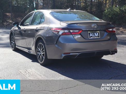 Used 2024 Toyota Camry SE FWD image 7