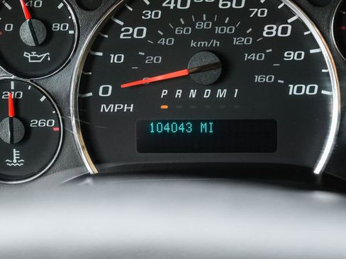 Used 2019 Chevrolet Express 3500 w/ Driver Convenience Package RWD image 15
