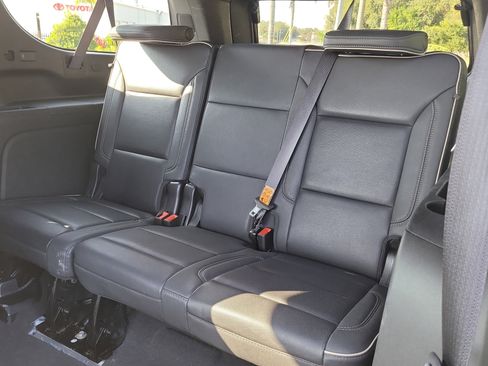 Used 2023 Chevrolet Suburban Premier image 17