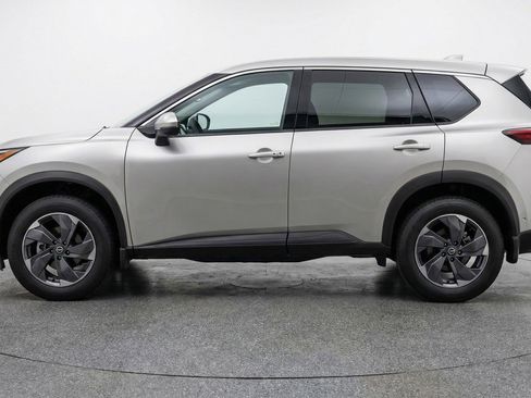 Used 2025 Nissan Rogue SV AWD/4WD image 5