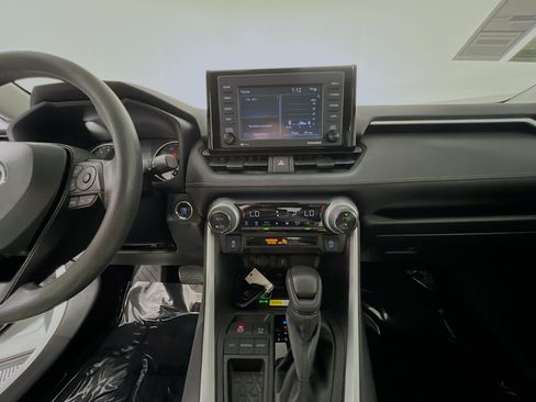 Used 2022 Toyota RAV4 XLE FWD image 25