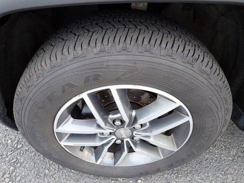 Used 2017 Jeep Grand Cherokee Limited image 11