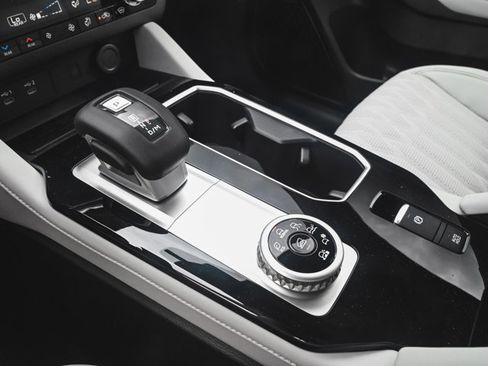 New 2025 Mitsubishi Outlander image 24