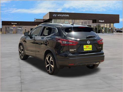 Used 2022 Nissan Rogue Sport SL w/ Premium Package FWD image 3