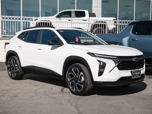 New 2026 Chevrolet Trax RS w/ Driver Confidence Package image 2