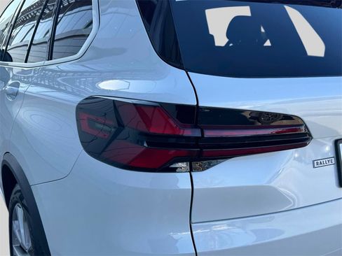 Certified 2025 BMW X5 xDrive50e w/ Premium Package image 10