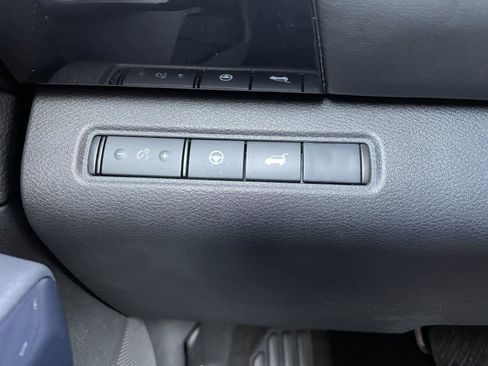 Used 2025 Nissan Pathfinder SV FWD image 28