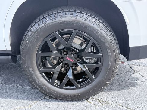 Used 2022 GMC Yukon AT4 w/ Technology Package AWD/4WD image 37
