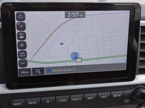 Certified 2025 Hyundai Venue Limited FWD image 17