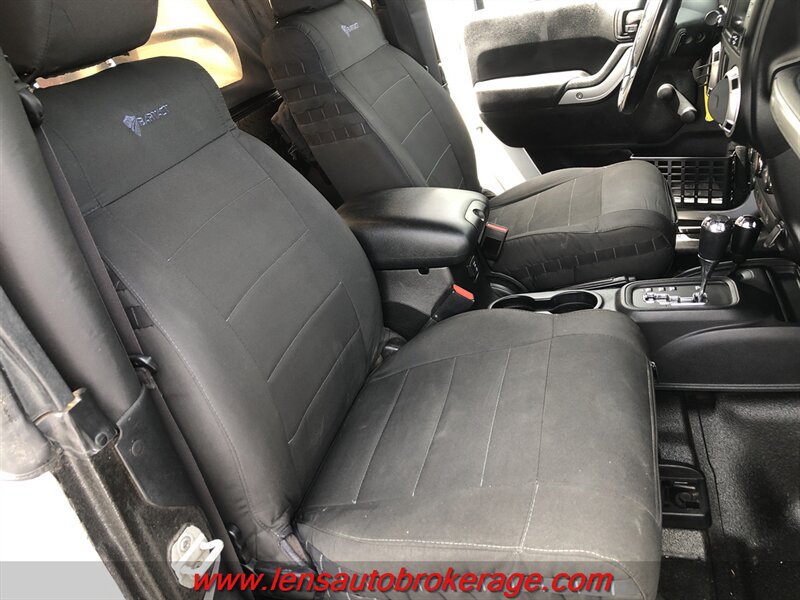 Used 2012 Jeep Wrangler Rubicon AWD/4WD image 17