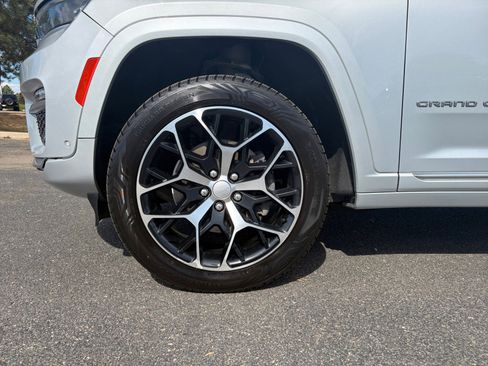 Used 2022 Jeep Grand Cherokee Summit AWD/4WD image 11