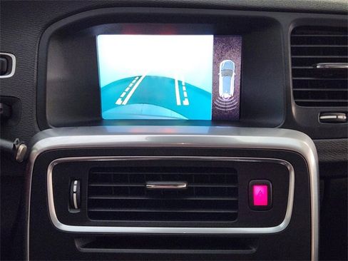 Used 2018 Volvo V60 T5 Dynamic w/ Vision Package image 18