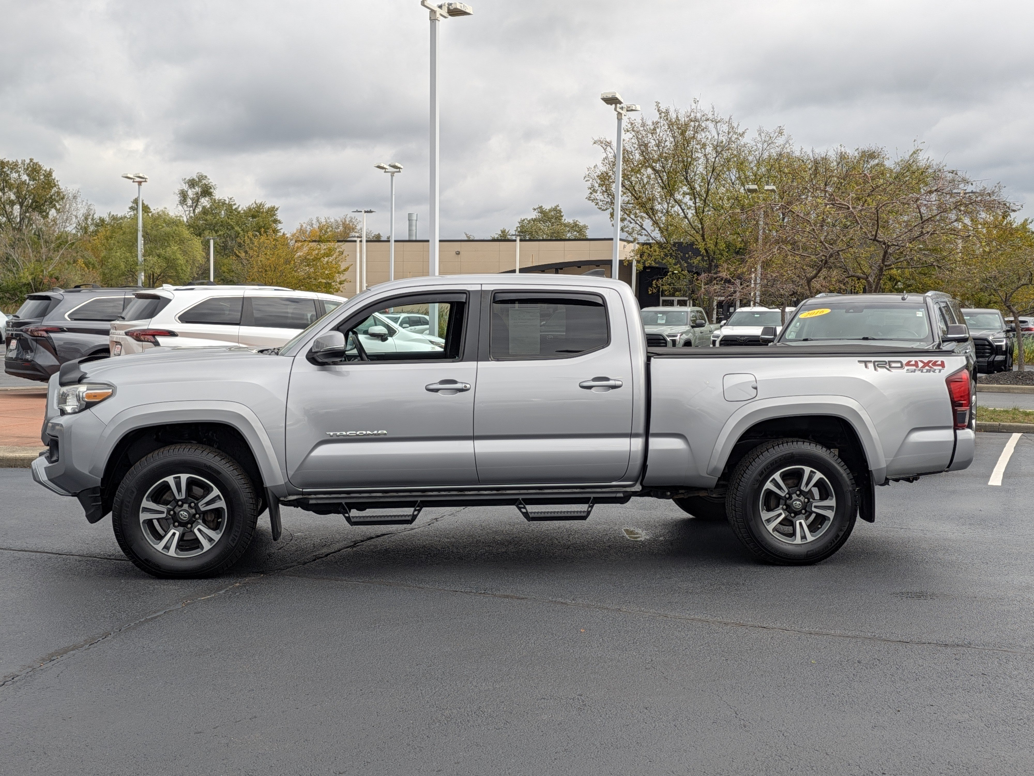 Used 2019 Toyota Tacoma TRD Sport w/ Technology Package AWD/4WD image 5