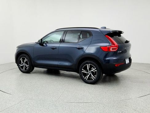 New 2026 Volvo XC40 B5 Core w/ Climate Package image 7