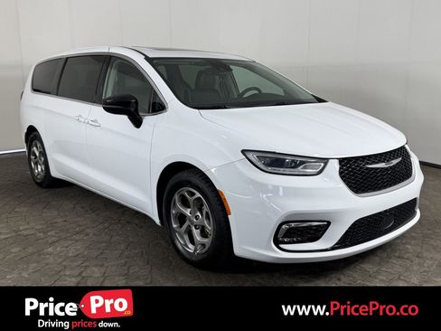 Used 2024 Chrysler Pacifica Limited FWD image 1