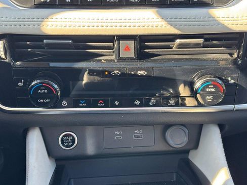 Used 2023 Nissan Rogue SL w/ SL Premium Package image 26