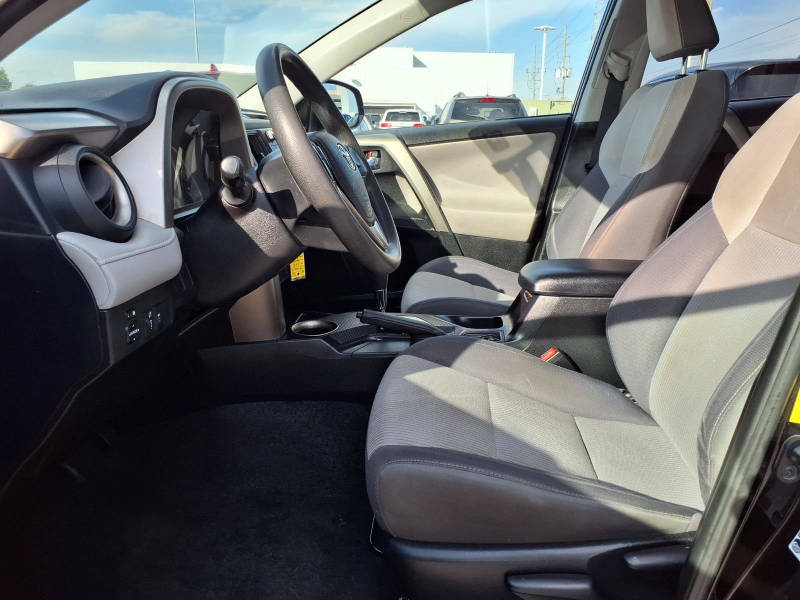 Used 2015 Toyota RAV4 XLE FWD image 10