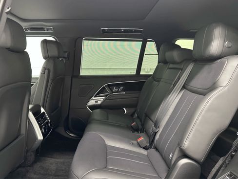 Used 2025 Land Rover Range Rover Long Wheelbase SE image 14
