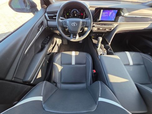 Used 2025 Toyota Camry SE w/ Convenience Package FWD image 6