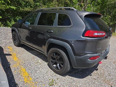 Used 2016 Jeep Cherokee Trailhawk w/ Comfort/Convenience Group AWD/4WD image 4