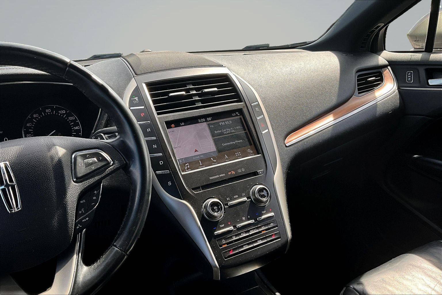 Used 2019 Lincoln MKC Select w/ Select Plus Package AWD/4WD image 8