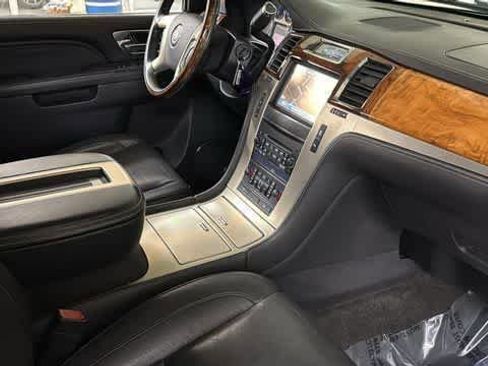 Used 2014 Cadillac Escalade ESV Platinum image 36