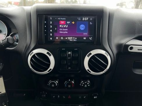 Used 2014 Jeep Wrangler Unlimited Sahara image 22