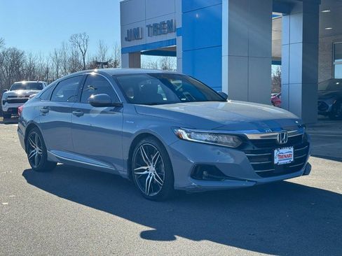 Used 2022 Honda Accord Touring image 2
